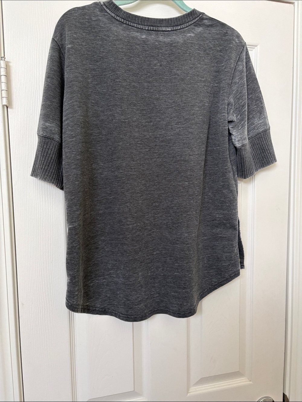 Washed Gray V-Neck 3/4 Sleeve Pullover Top - Picture 5 of 6